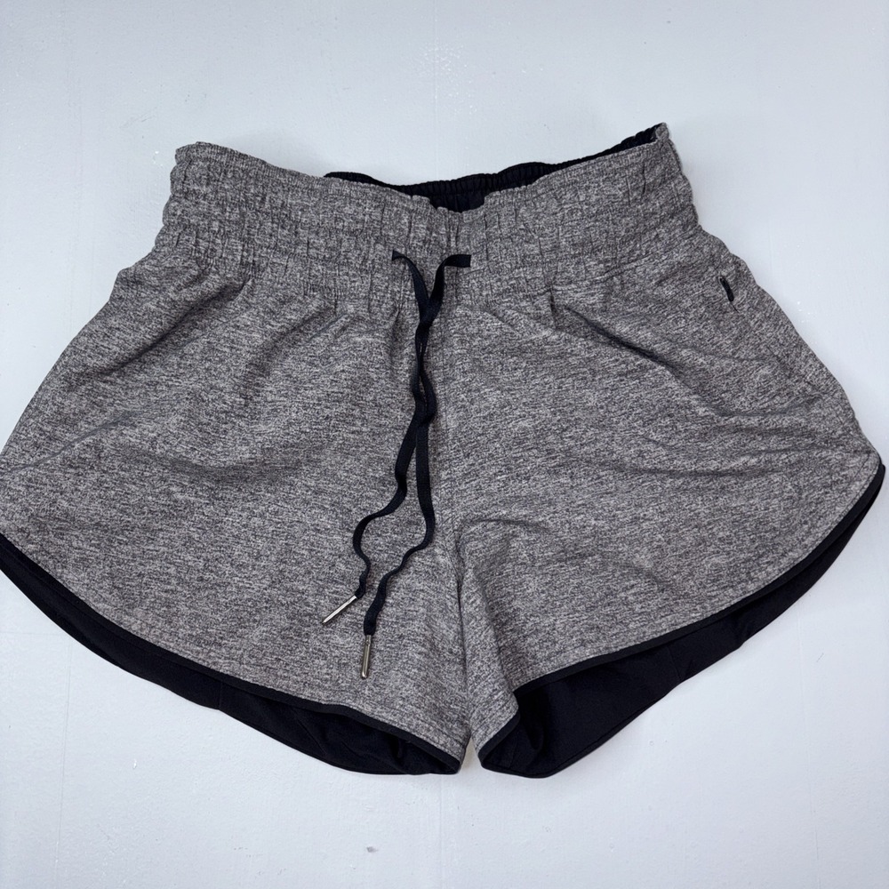Lululemon Women's Two with One Reversible 3" Size 2 Black Running Shorts